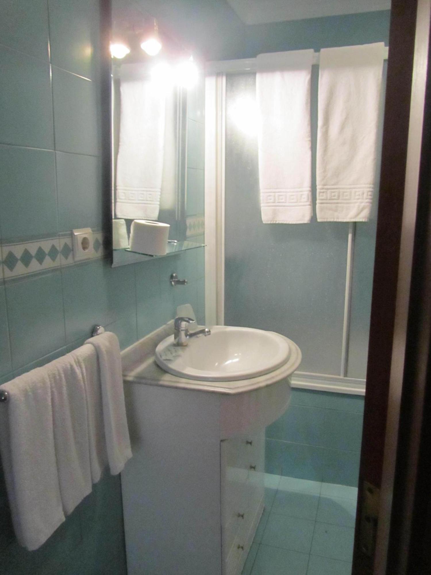 Residencia Filipe Hotel Guarda Phòng bức ảnh