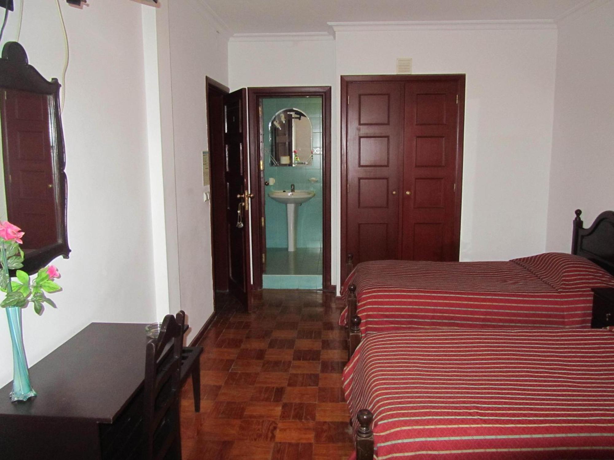 Residencia Filipe Hotel Guarda Phòng bức ảnh